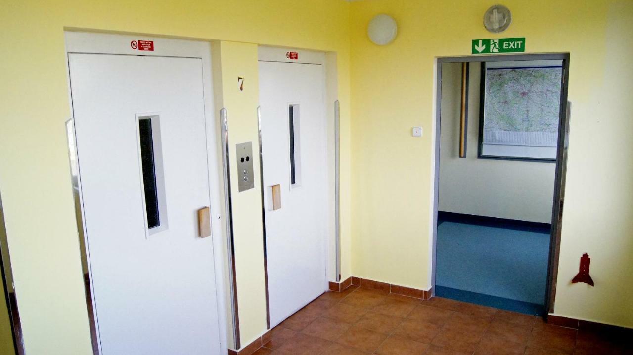 Km House Cerny Most Hostel Πράγα Εξωτερικό φωτογραφία
