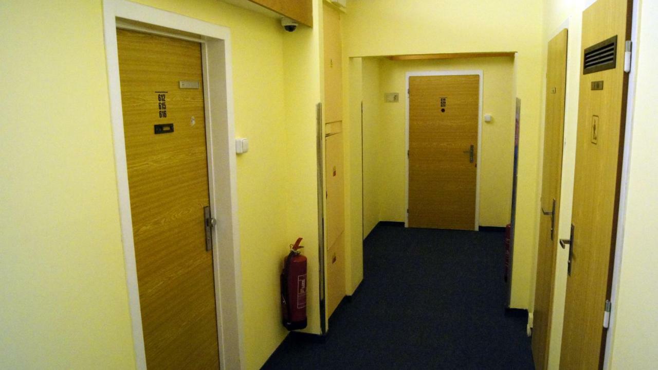 Km House Cerny Most Hostel Πράγα Εξωτερικό φωτογραφία